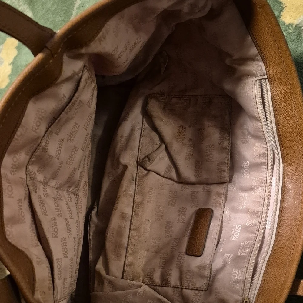 Michael Kors Tan and Cream Signature Tote - Picture 14 of 16